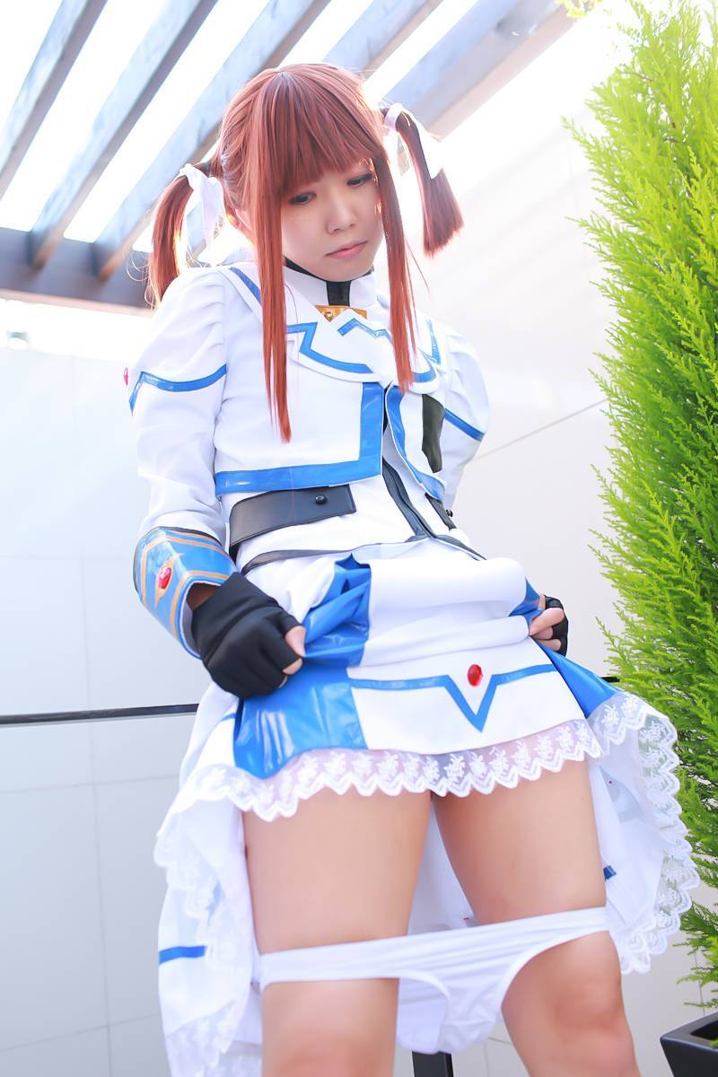 [Cosplay]  Hot Maho Shojo Lyrical Nanoha 诱惑的动作